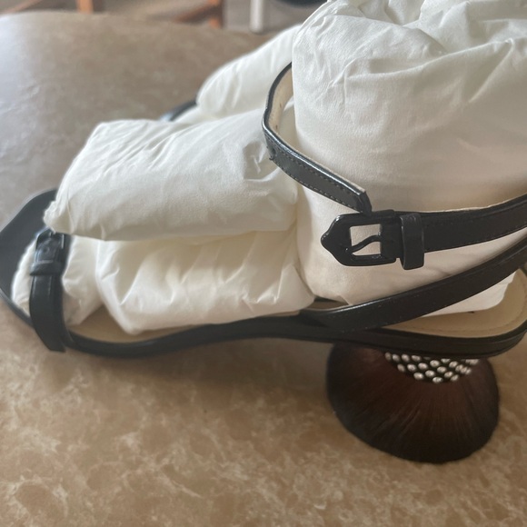 Loewe brush scandal 45 - Picture 5 of 11